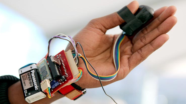 Fin wearable ring