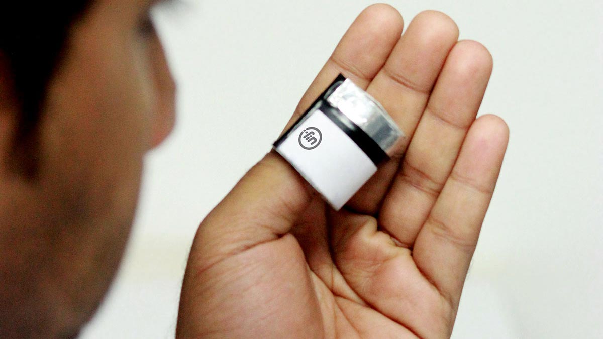 Fin wearable ring